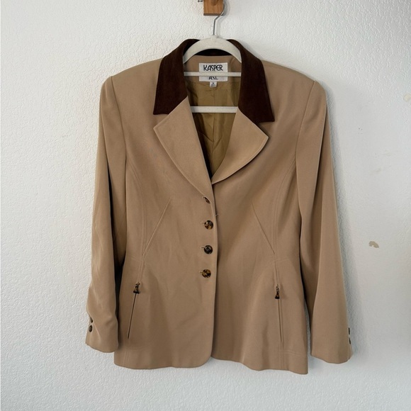 Kasper Jackets & Blazers - Vintage Kasper Women's Tan Blazer with Brown Collar